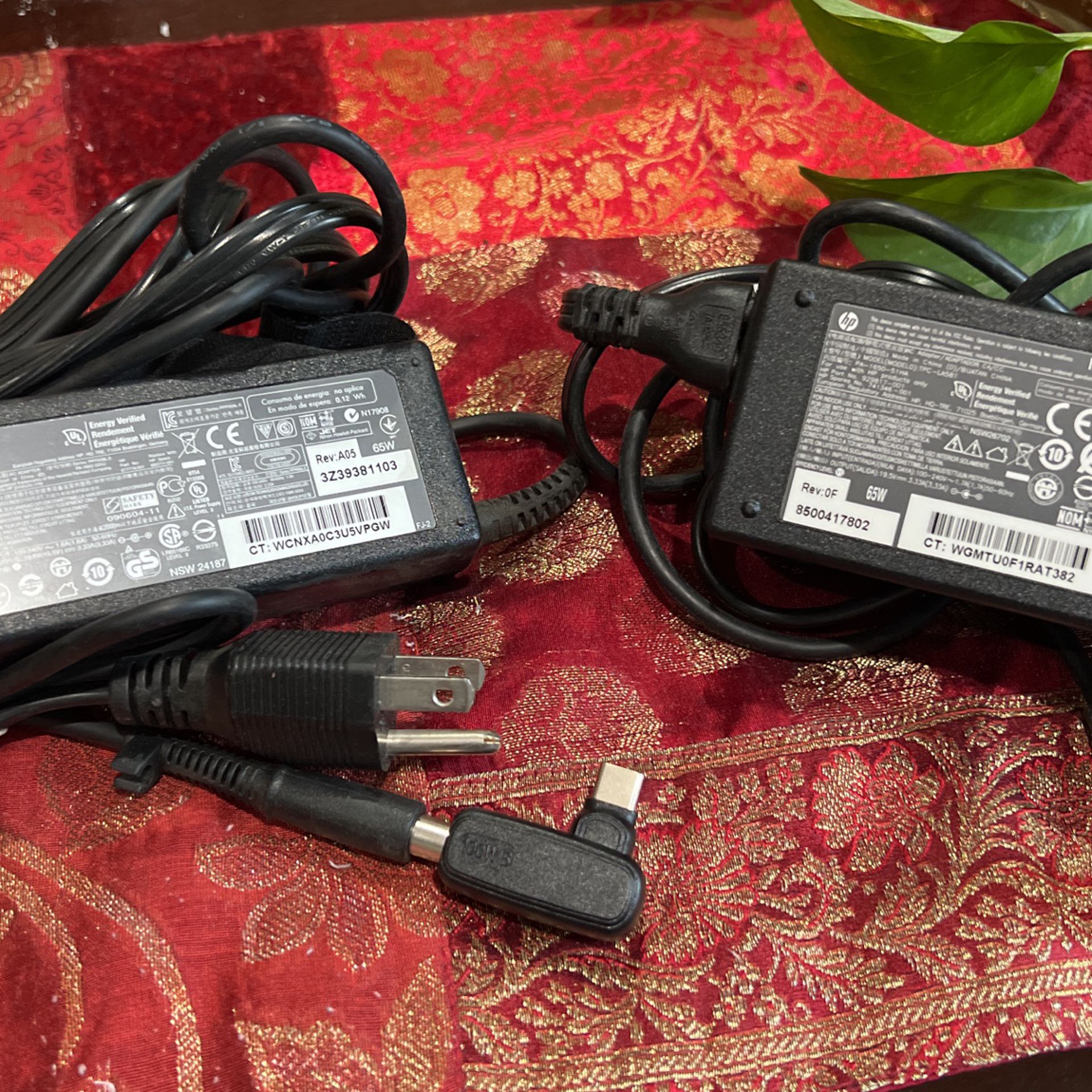 HP ORIGINAL CHARGERS 65 