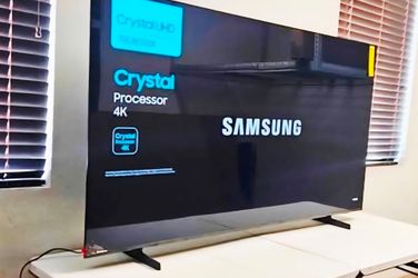 New 70 Inch Samsung U8000F smart TV 4K UHD Model. Brand new 2025 Model.