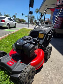 TORO GAS 21-IN SELF PROPELLED LANW MOWER LIKE NEW