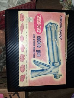Wear-Ever Cookie Gun and Pastry Decorator