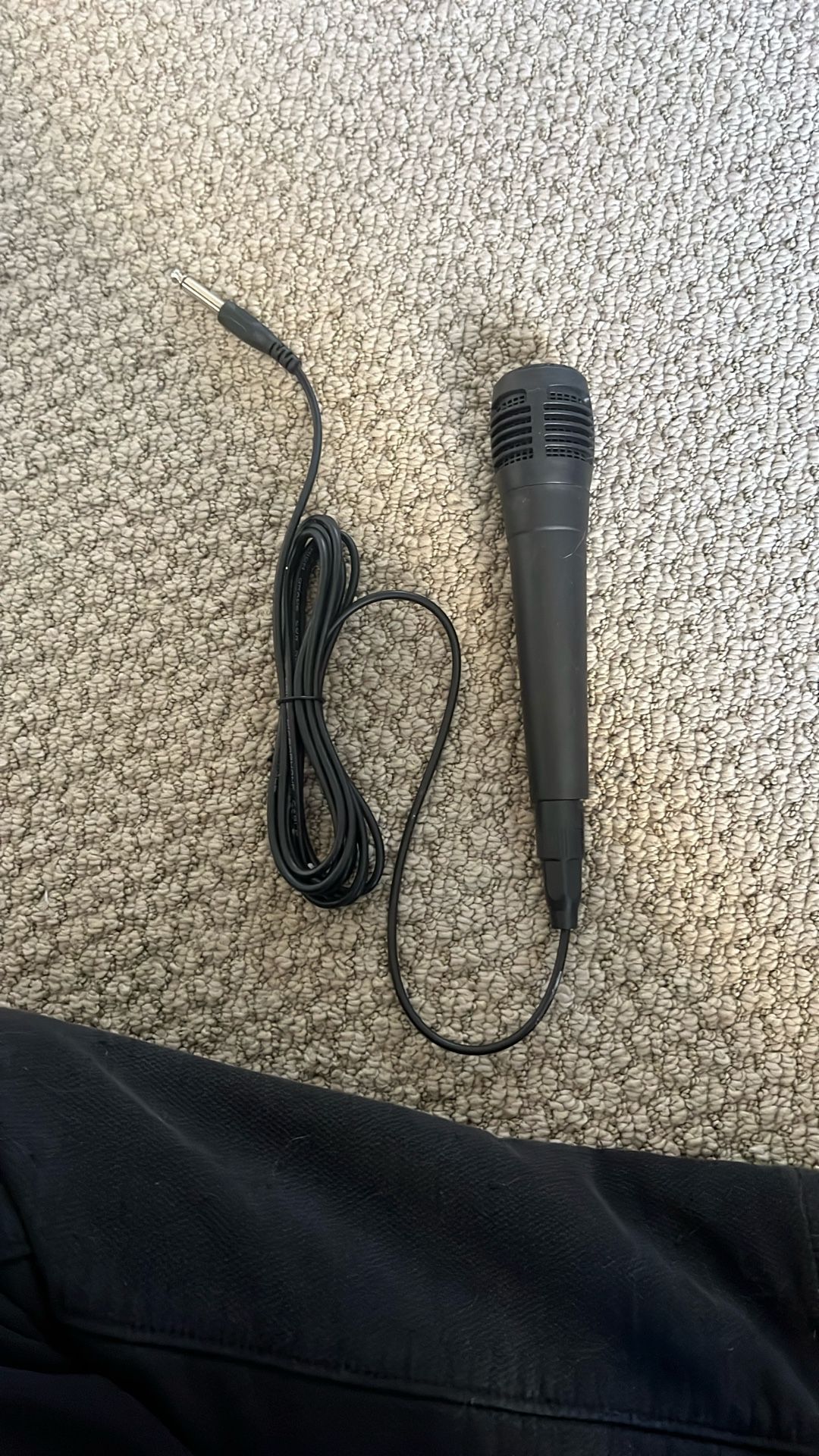 Microphone, Connects To Amplifier