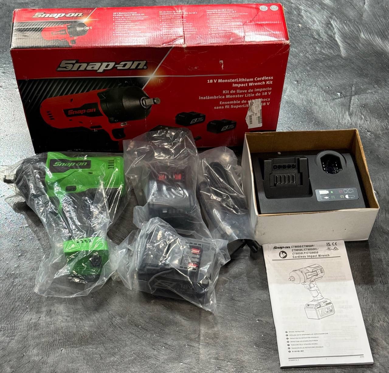 Snap-On NEW 18 V 1/2" Drive Green MonsterLithium Cordless Impact Wrench Kit