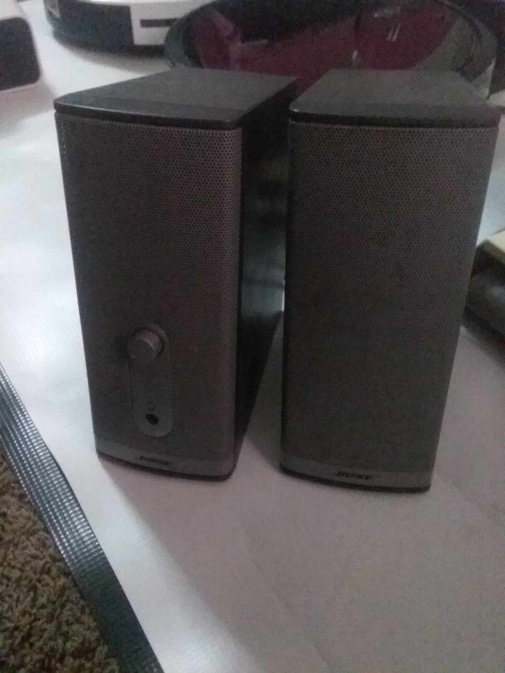 Bose Comparison 2 Multimedia Speakers