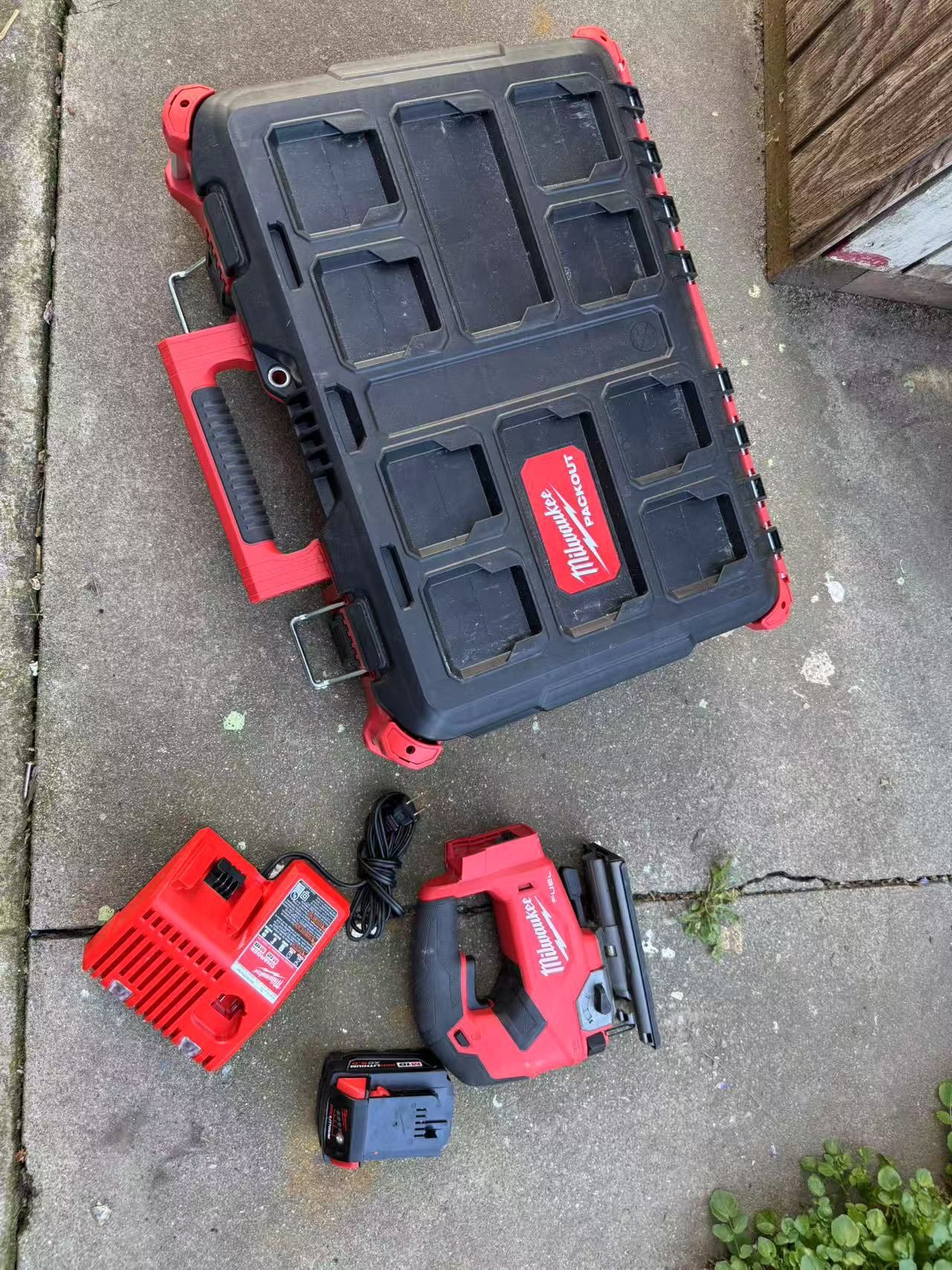 Milwaukee M18 FUEL D-HANDLE JIG SAW, Battery , Charger, Packout Out Small Tool Box , Like New Condition