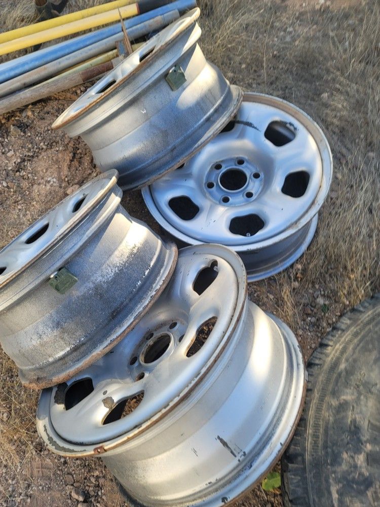 16x7 (6 Bolt) Nissan Frontier 4x4 Steel Wheels W/TPMS