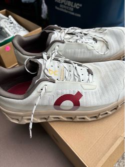 Womens Size 9 On Cloud Monsters size 9