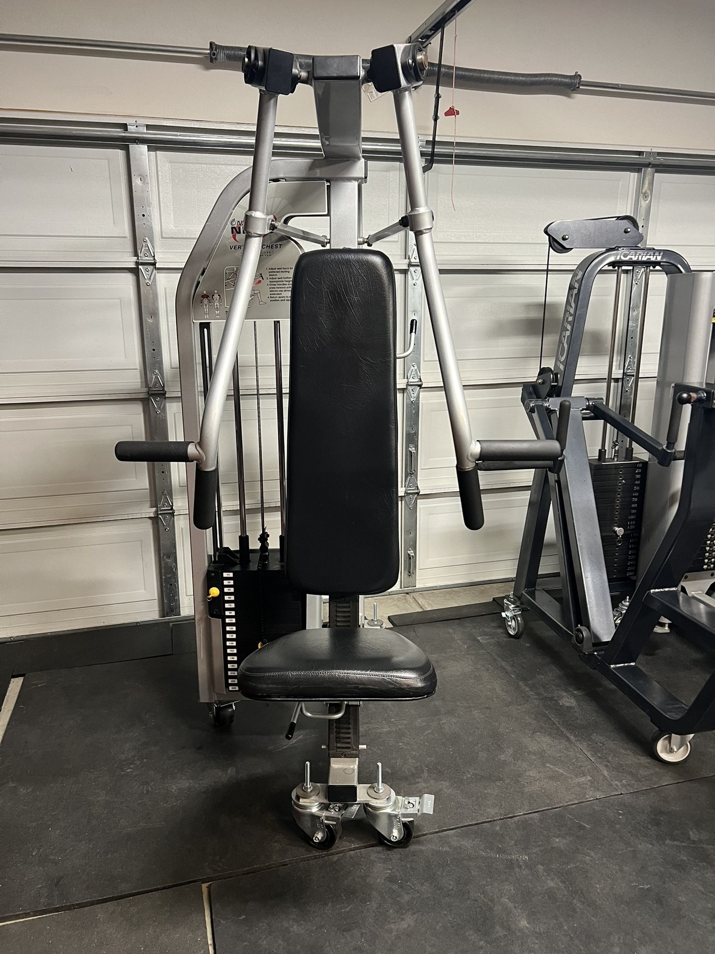 Nautilus Nitro Vertical Chest Press