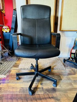 Studio Chair