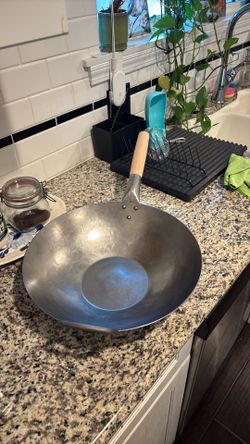 14 inch Flat Craft Wok Hand Hammered Carbon Steel Pow Wok with Wooden and Steel Helper Handle (Flat Bottom)