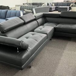 New Black Sectional Couch! Free Delivery 🚚 ! Financing Available! 