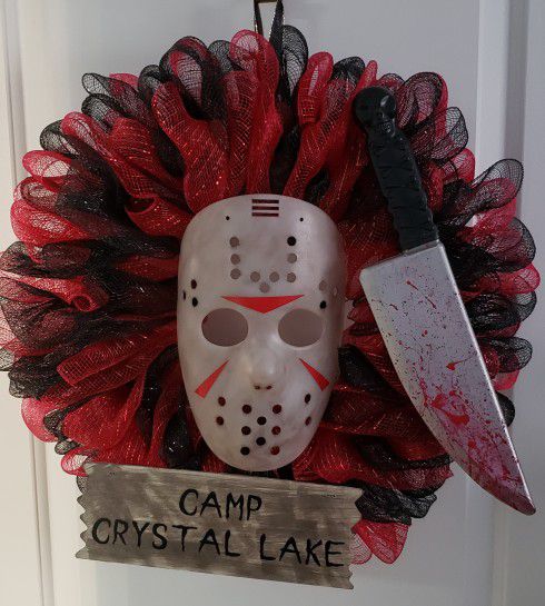 Friday the 13th/Jason inspired wreath. The perfect Halloween decoration/gift/present For Horror Movie Fans. See description👇🏻