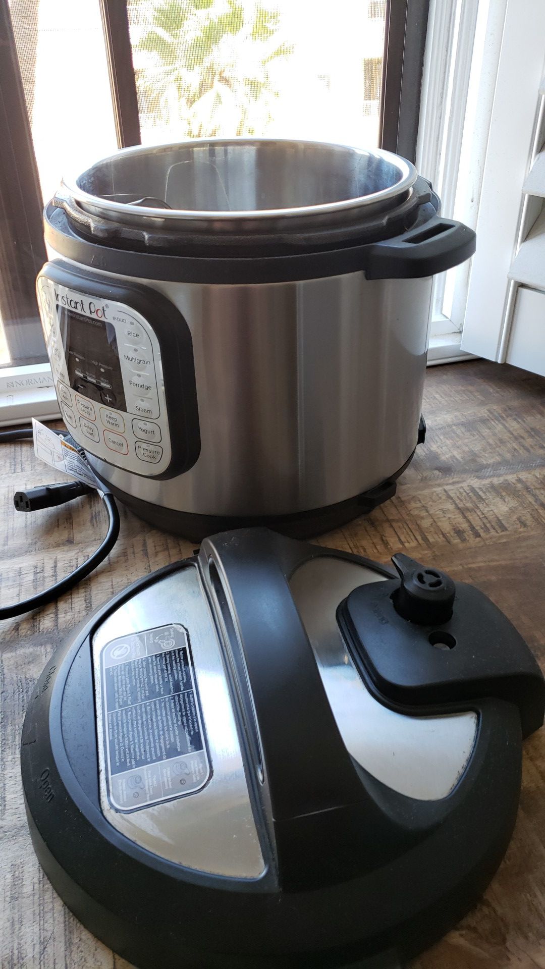 Instant Pot nearly new 8 quart large