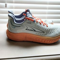  Women's Altra Torin 7 Sneakers in size 8.5 