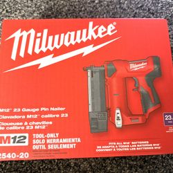 Milwaukee M12 23 Gauge Pin Nailer