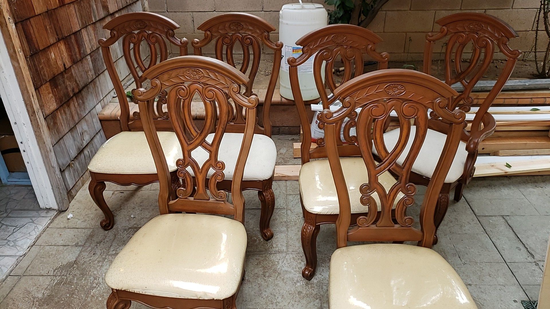 Dinner table chairs