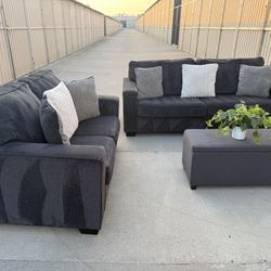 Beautiful Couch Set 