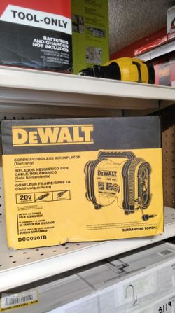DEWALT 20V MAX LITHIUM ION CORDED/CORDLEES AIR INFLATOR (TOOL ONLY)