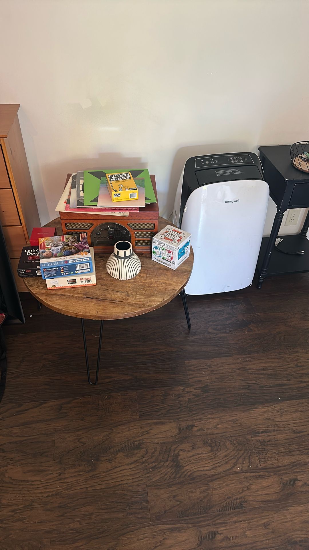 Coffee Table -nightstand -lamp
