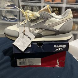 Sz 10.5 Brand New Reebok $40 FIRM NO TRADES