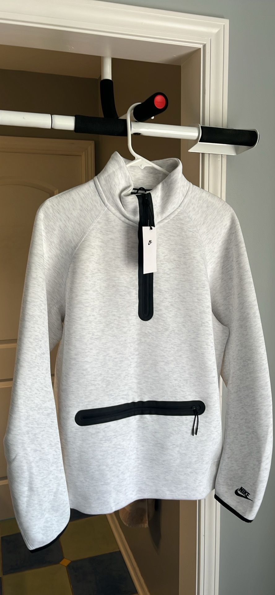 NIKE Men’s Tech Fleece 1/2 Zip Large Sweatshirt (NEVER WORN)