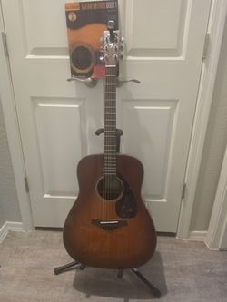 Yamaha FG8500 with guitar stand and case