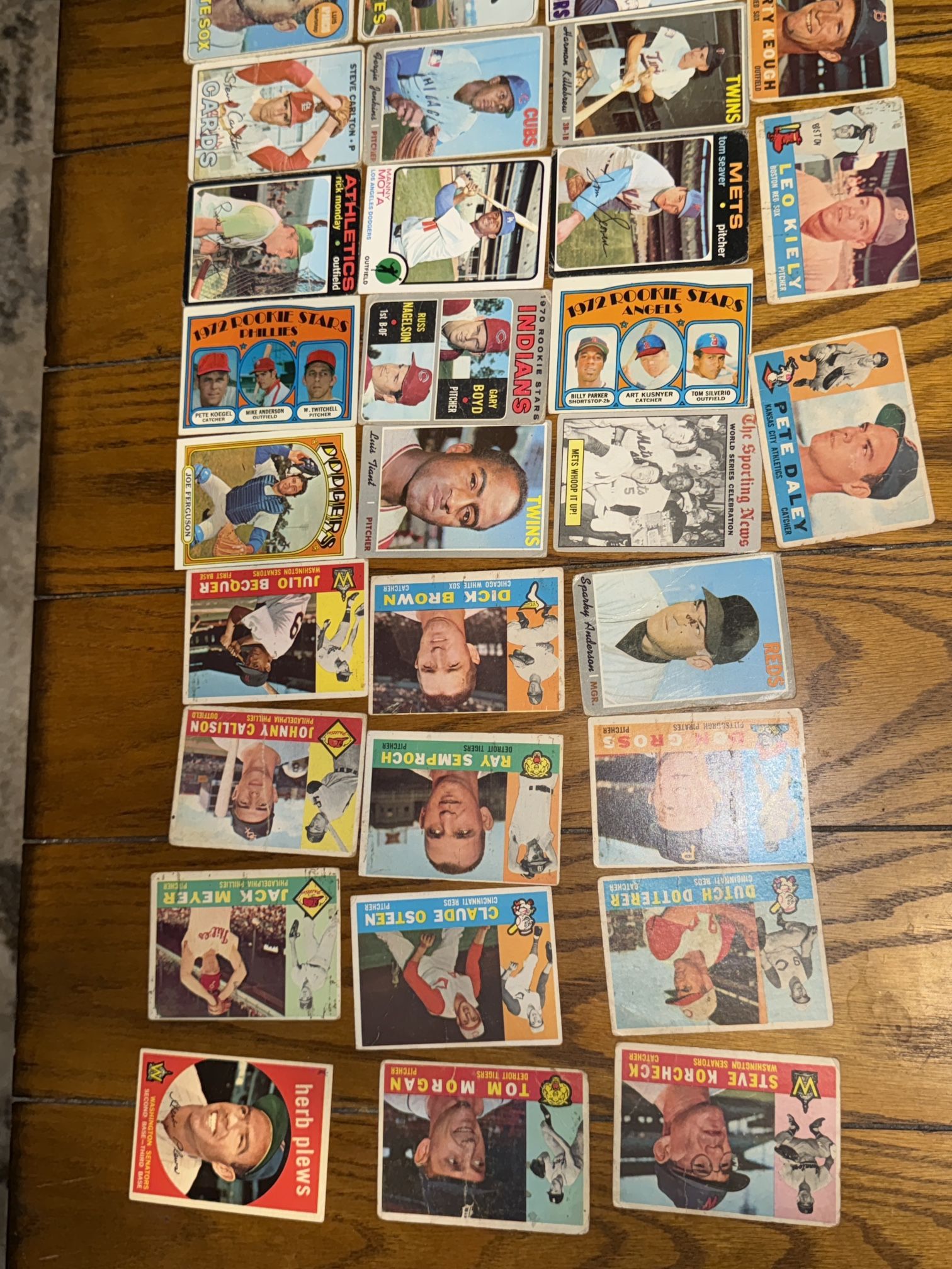 30 VINTAGE 1960 and 70s baseball cards