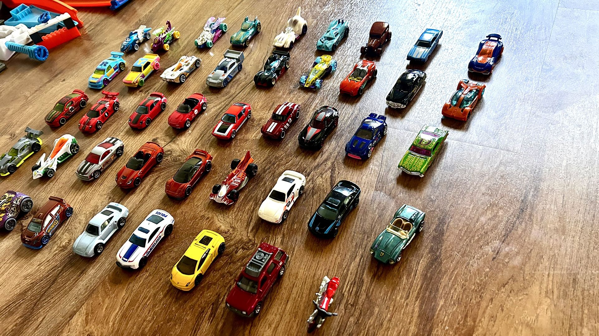 Hot Wheels Track and Cars