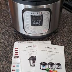 Insta Pot 8 Quart / Model IP-DUO80