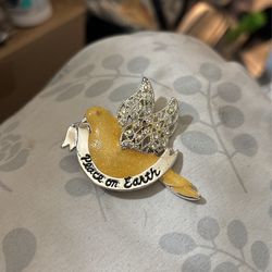 Peace On Earth Broch