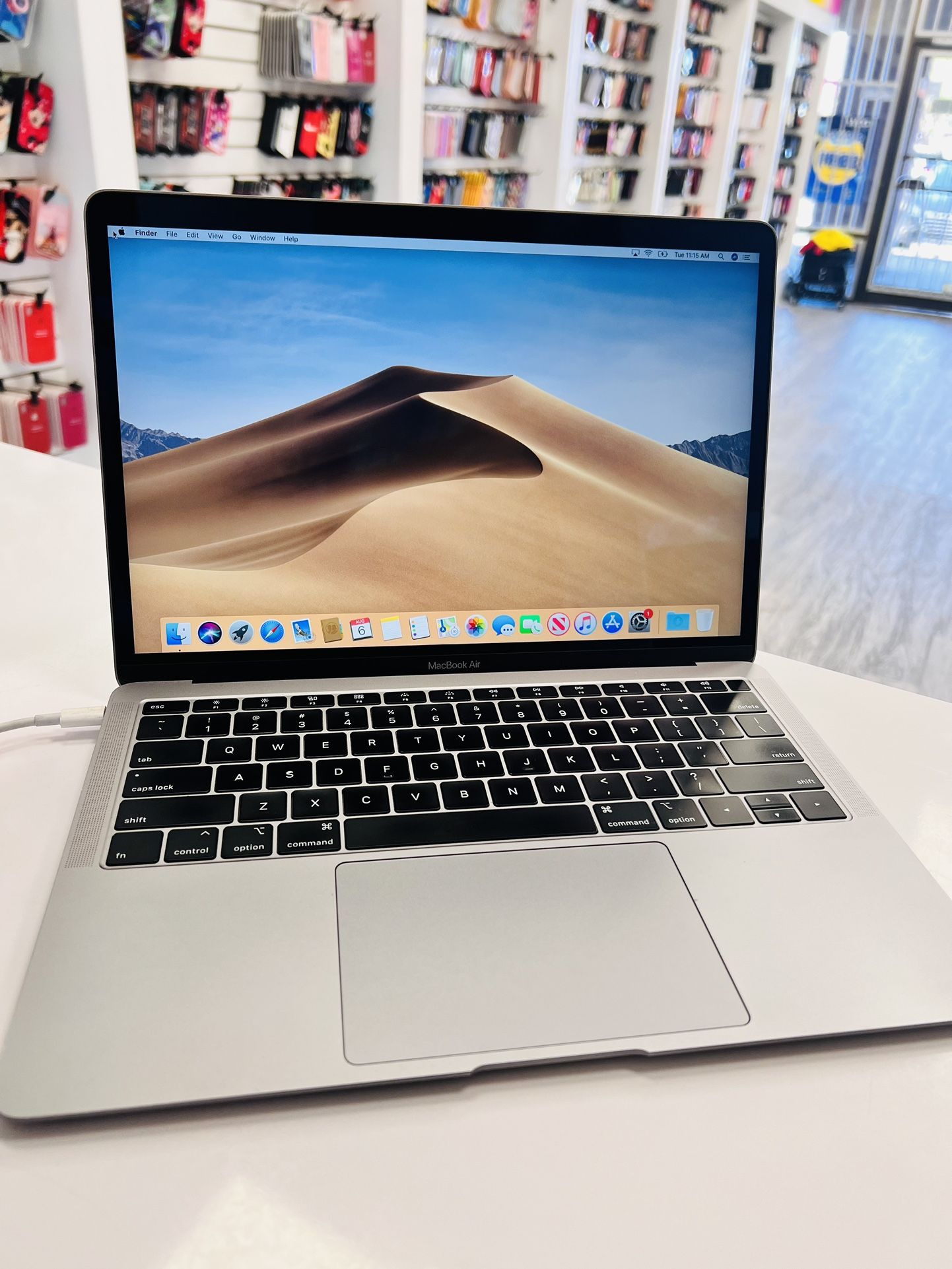 MacBook Air 8GB RAM 128GB STORAGE