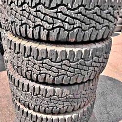 275/70/18 Vendo Un Set De Llantas Marca Goodyear En Muy Buenas Condiciones De Vida Las 4 