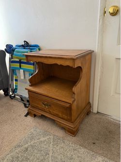 Side table / cabinet