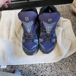 Size 8 Women's Solomon Hiking Boots