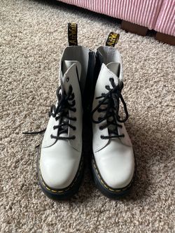 White size 7 docs, new looking