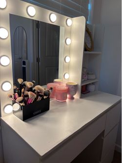 Makeup vanity
