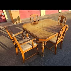 Dining Room Table And Chairs 