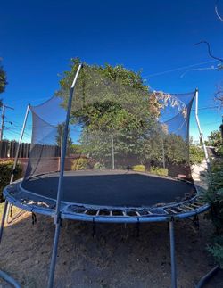 Trampoline with Safety Net