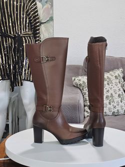 Beautiful Leather Boots  Size 8 / 8.5
