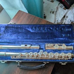 Gemeinhardt Flute.  25p