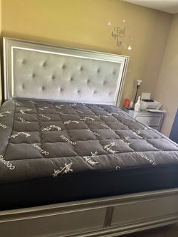 King bed /light up frame