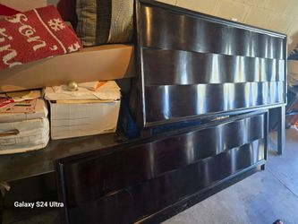 King bed set.   With 2 dresser