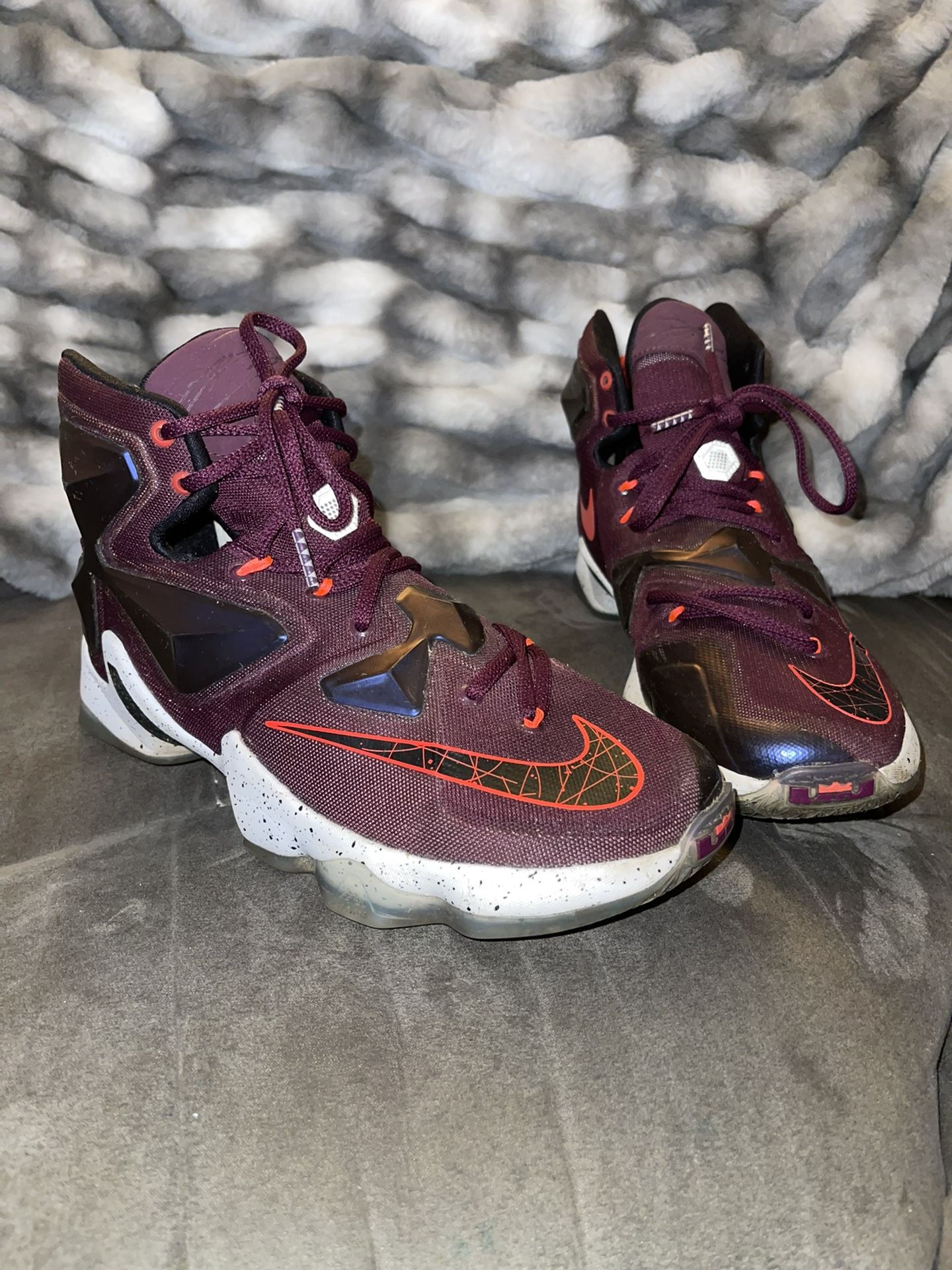 Nike Lebron James Mens Size 8 