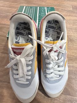 Lady’s puma sneakers