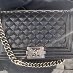 CHANEL Boy Handbag Authenticated 