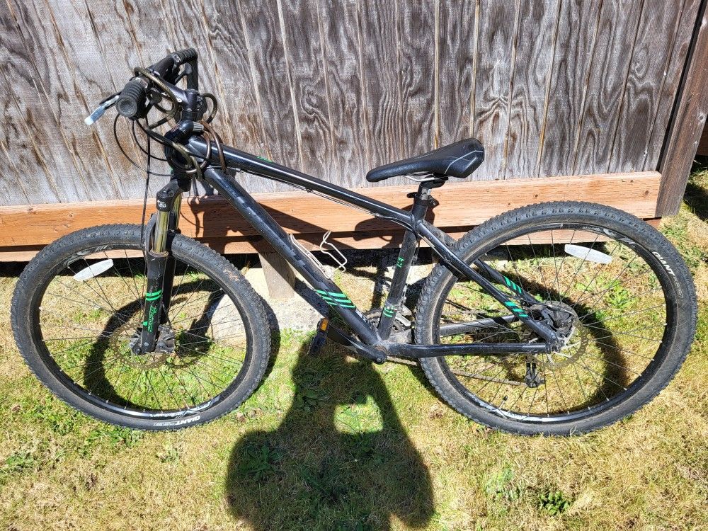 Giant Mountain Bike Medium