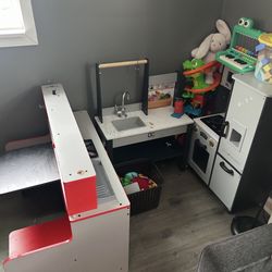 Kitchen And Dinner 