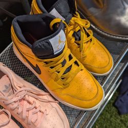 6.5 Shoes Located In Mesa Main Street And Gilbert Rd 