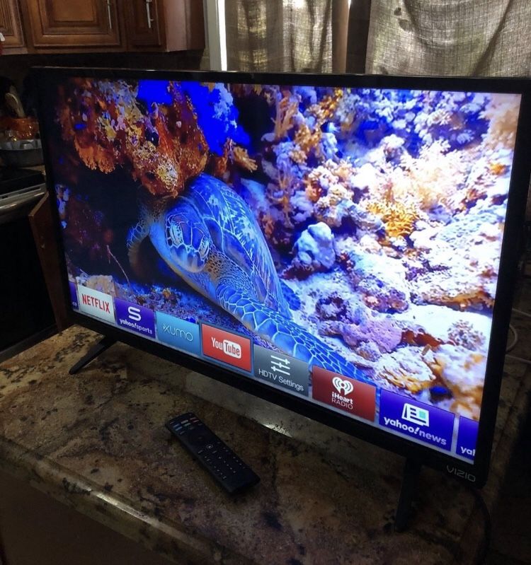 Vizio 32 inch Class HD Smart LED TV 1080P X 1920P