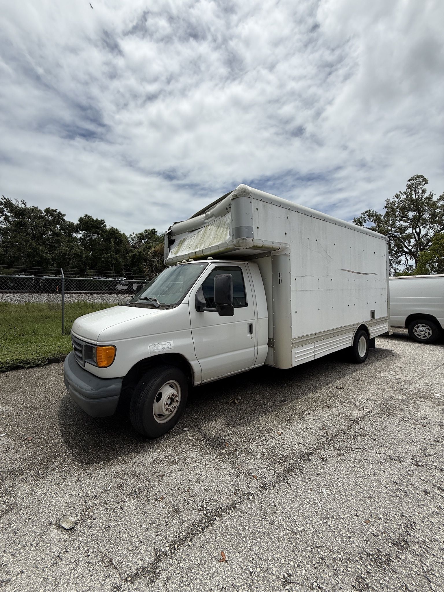 2007 Ford E450 Super Duty Cutaway Van