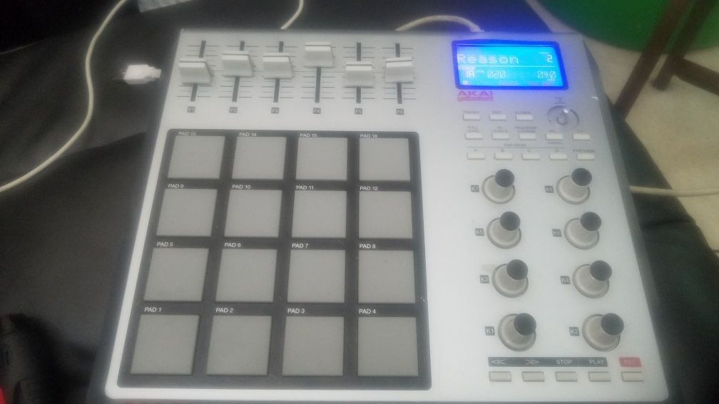 Akai mpd 24 usb midi pad controller